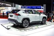 明明可以靠颜值却非要靠价格实力，丰田RAV4荣放全国13.60万起