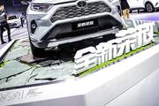 明明可以靠颜值却非要靠价格实力，丰田RAV4荣放全国13.60万起