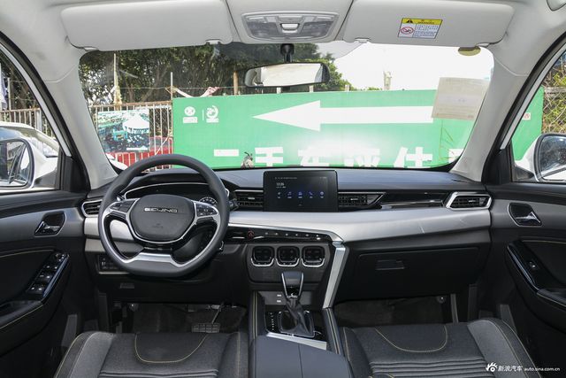 2019款BEIJING-X3 1.5L自动荣耀版