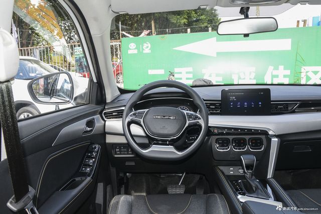 2019款BEIJING-X3 1.5L自动色泽版