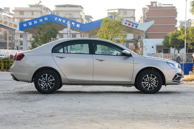 2019款吉利帝豪领军版1.5L主动豪华型国VI