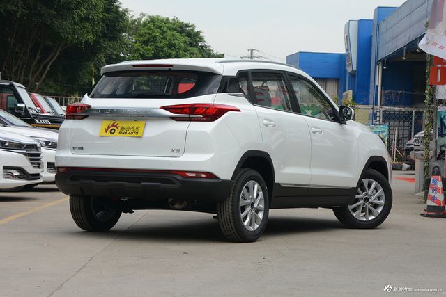 2019款BEIJING-X3 1.5L自动光彩版