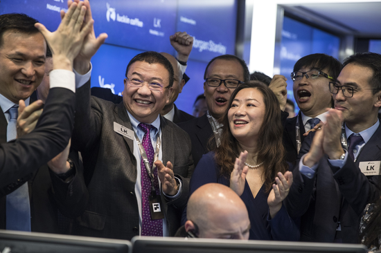 追赶老牌巨头星巴克 这家咖啡新秀的策略是“烧钱”