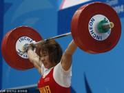 举重世锦赛向艳梅囊括三金 二次上演三冠表现