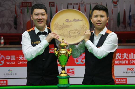 周跃龙(右)今年6月和颜丙涛夺世界杯冠军