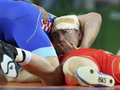 俄猛男遭锁喉技后失去意识 一波三折奥运三连冠