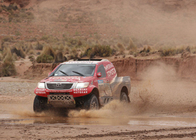 日韩吐槽国足:沙特坐马航吧