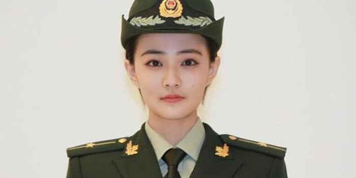 徐璐就呕吐事件道歉:找角色宿醉感喝多胃部不