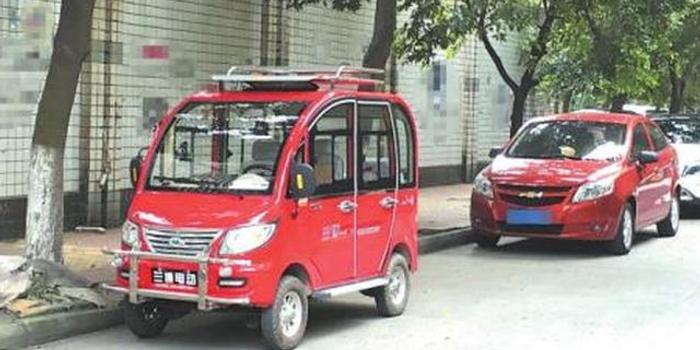蚌埠:没驾照开四轮电动车按无证驾驶查处