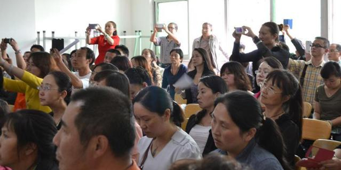 孩子期中考试成绩,花钱才能查到