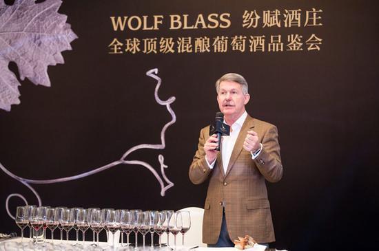 纷赋酒庄首席酿酒师克里斯‧哈切尔(Chris Hatcher)先生