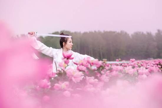 木兰双剑舞出新时代的“女侠梦” 摄影:徐楠