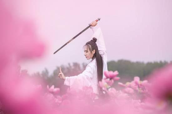 芍药花海·闻鸡起舞 |亳州文化旅游形象大使、五禽戏传承人华一