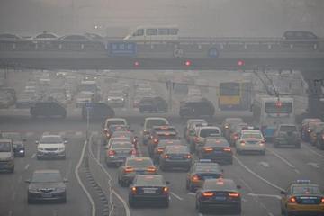  Red Warning Vehicles for Heavy Air Pollution in Beijing