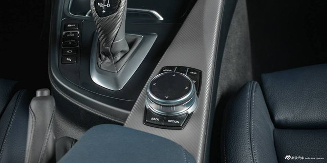 宝马440i定制版官图 标配Akrapovic排气