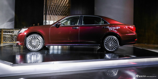 图集|新款皇冠 全方位小幅提升/26万起