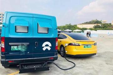 中国电动汽车初创企业蔚来(nio)现在正向特斯拉车主推销其移动充电车