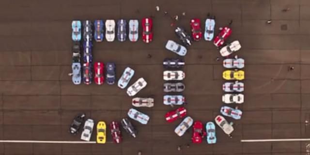 42辆Ford GT40，庆祝福特参加勒芒24小时赛首胜50周年。