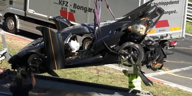科尼塞克One1在纽北赛道发生意外，车辆和赛道都受损严重。