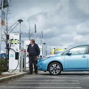 英国拟2017年设充电桩公共定价-手机新浪汽车