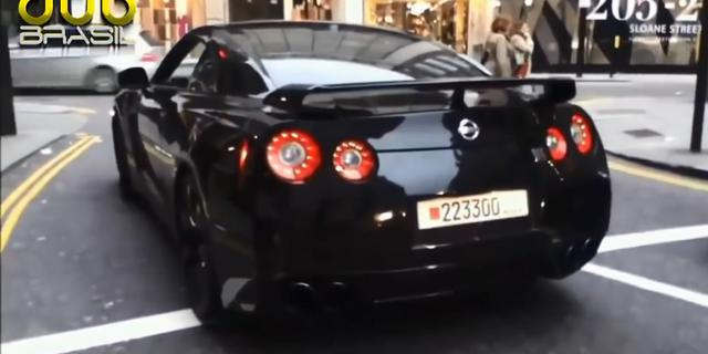 司机总是想着漂移甩尾，让自己过瘾却给交通带来了隐患。