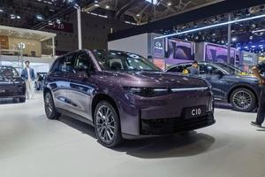 2025粤港澳大湾区车展：零跑2026款C10亮相