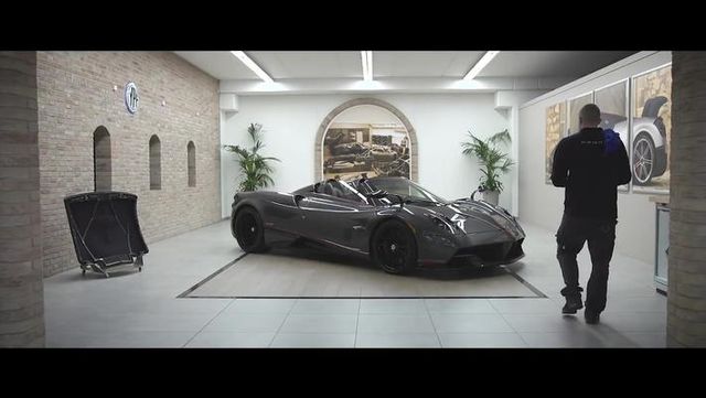 一台 Pagani Huayra Roadster 的诞生