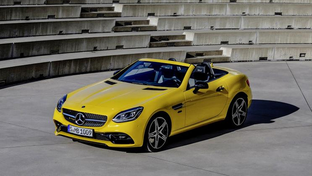 新车向SLK级/SLC级车系走过的13年进化历程进行了致敬。