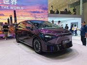 上海车展：新款小鹏X9亮相