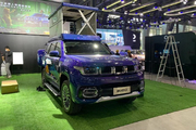 北京越野BJ60改装车等亮相