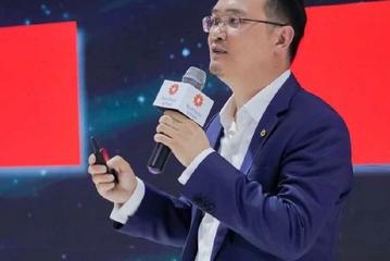 星星充电车展首发两兆瓦液冷超充和零碳战略