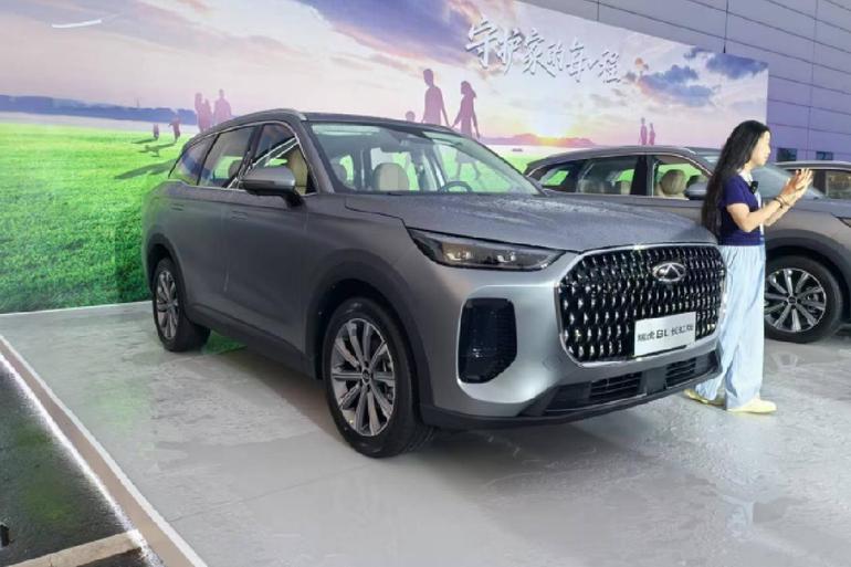 限时价10.69万元起 瑞虎8家族双车上市