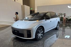 理想i8正式上市 售价32.18-36.98万元