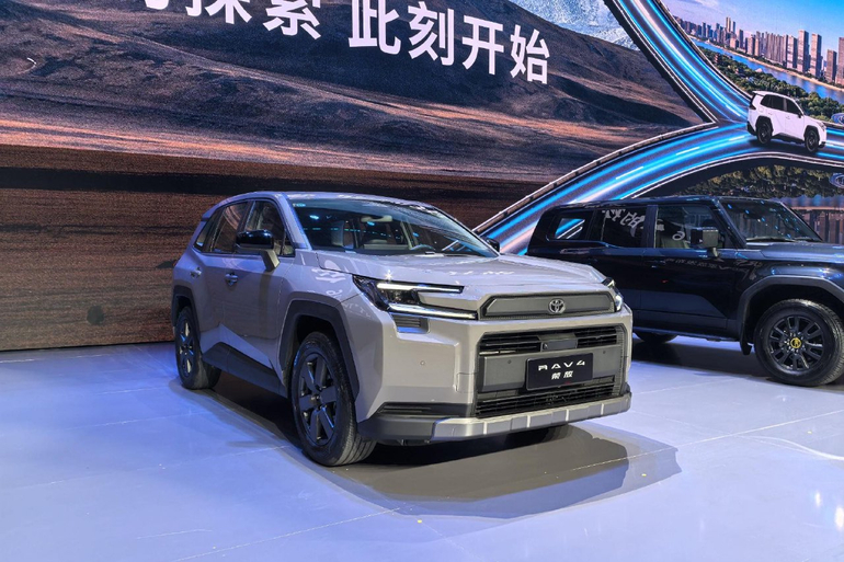 限时焕新价15.18万元起 丰田全新荣放正式交付