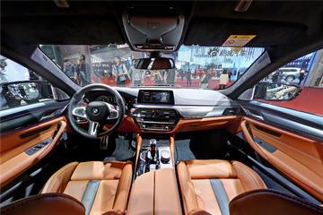  BMW M5 panoramic interior