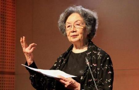 (叶嘉莹,南开大学中华古典文化研究所所长,博士生导师,加拿大籍中国古典文学专家,加拿大皇家学会院士)