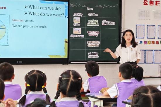 英语《what do we wear in the four seasons?》詹娇娇