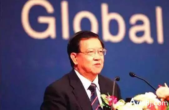 20161121022430766.jpg 龙永图,中国复关及入世谈判的首席谈判代表,原国家外经贸部副部长、博鳌亚洲论坛理事、秘书长