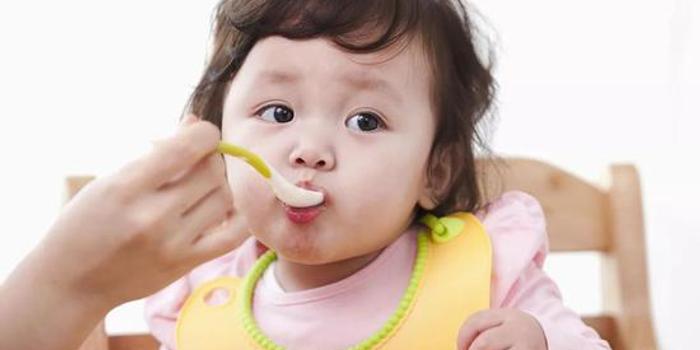 宝宝多大可以吃肉?宝宝缺铁缺锌,90%是因为吃