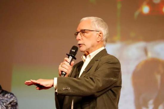 杰 • 英格拉姆(Jay Ingram)