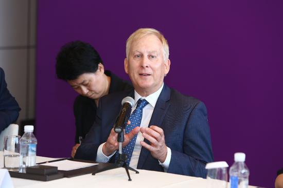 (RMIT大学心理学系主任,澳大利亚大脑基金会主任Stephen Robinson教授)