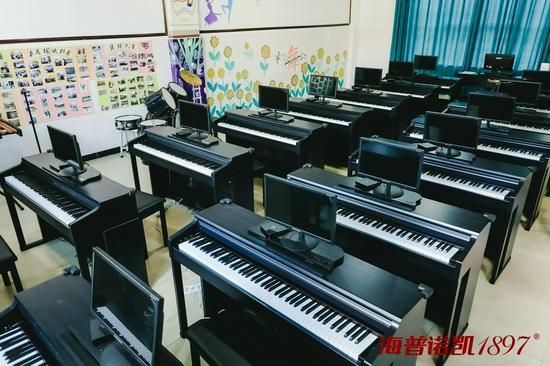 捐赠后的音乐教室