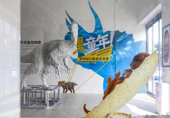 图4:赵闯创作的北票龙1:1科学复原雕像、中华贝贝龙胚胎1:1科学复原雕像