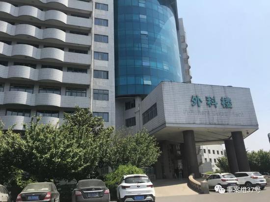 ▲山东省莱钢医院外科楼5楼儿科病房,是当年凶案的案发地点。新京报记者王昱倩 摄