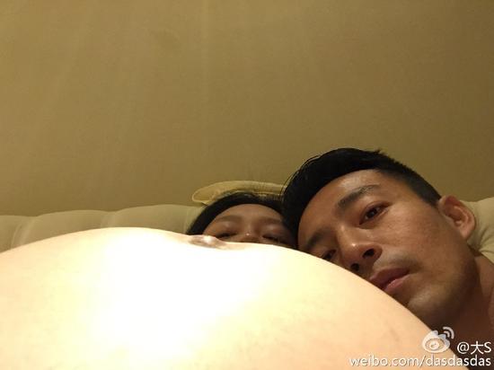 大S晒二胎大肚照