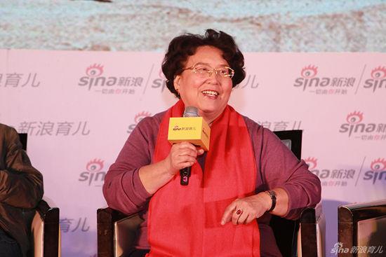 张思莱,原北京中医药大学附属中西医结合医院儿科主任、主任医师,新浪育儿母婴研究院金牌专家。