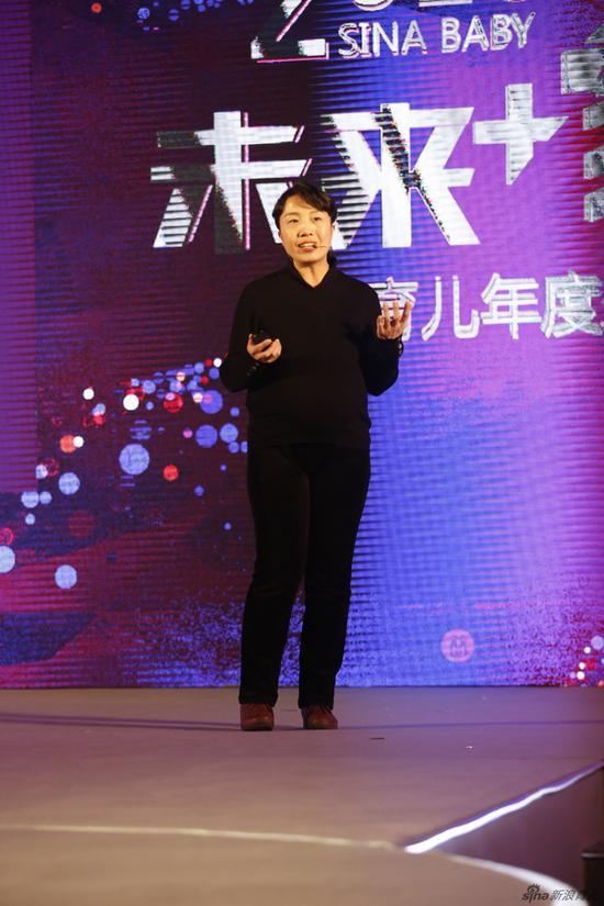 新浪育儿盛典协和医院妇产科副教授马良坤发表主题演讲:“高龄、二孩、医生”一位孕妈的故事
