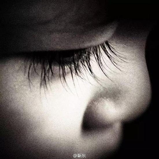 靳东李佳儿子睫毛长似洋娃娃