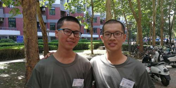 大一新生的小目标:找个女朋友 坚持早起跑步