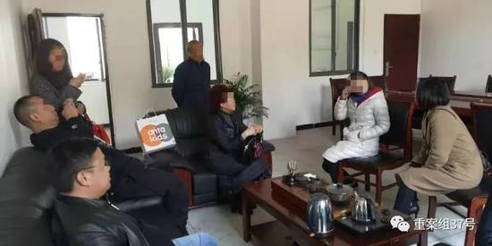▲罗妹姑生日时,叙州区教育、民政、公安等工作人员前往工读学校探望。受访者供图